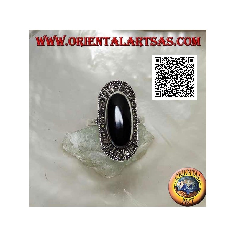 Anello in argento con onice ovale allungata rialzata contornata da marcassite