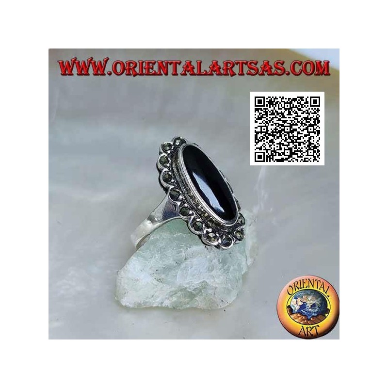 Anillo de plata con ónix ovalado alargado con marco de nube de marcasita