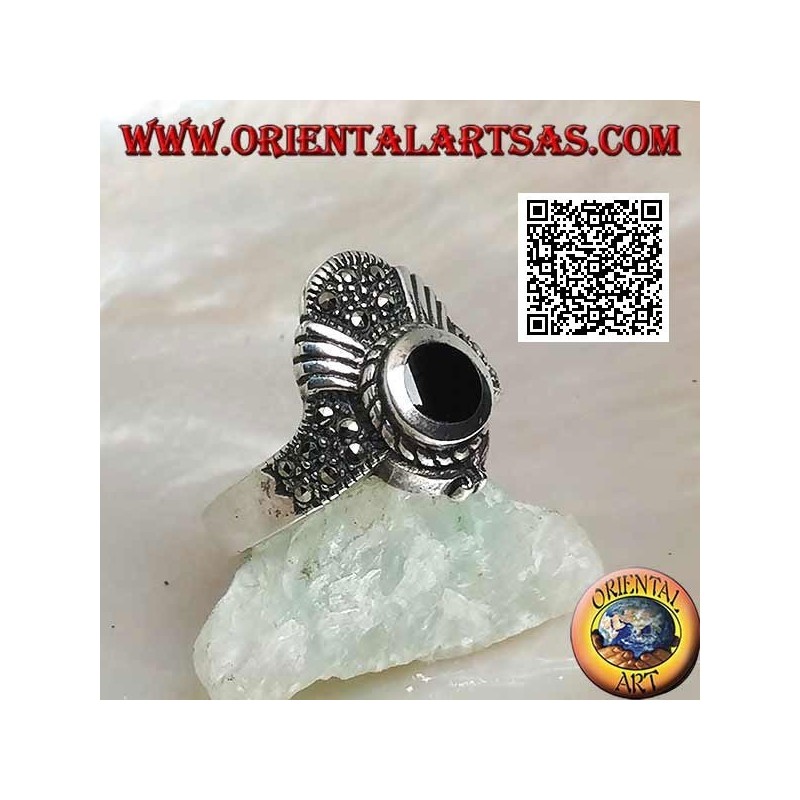 Anello in argento a corona tempestato di marcassite con onice tonda e decoro a V