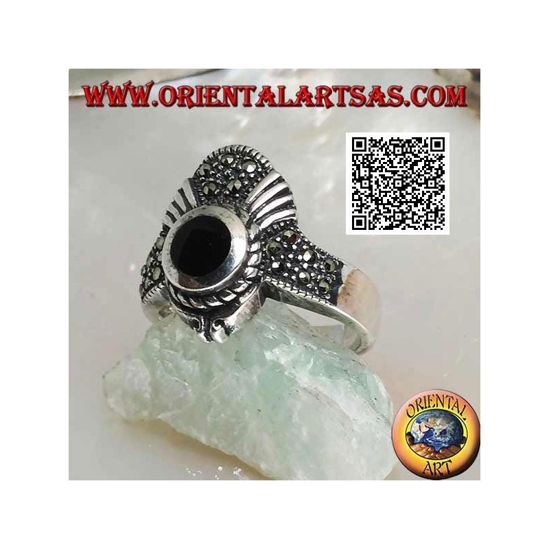 Crown silver ring studded with marcasite with round onyx and V-shaped decoration