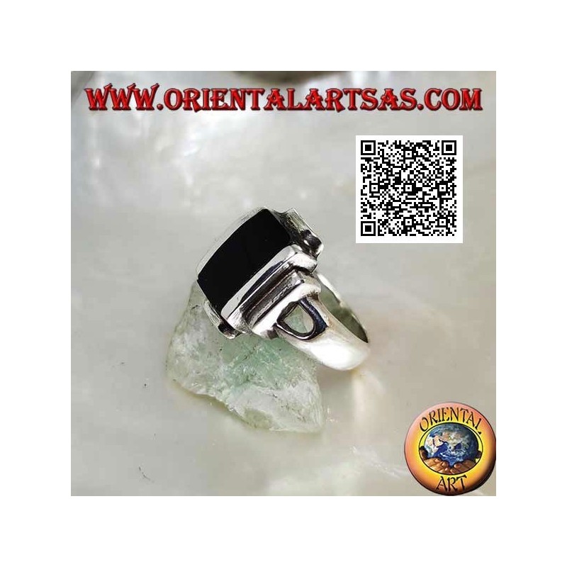 Bague en argent avec rectangles superposés lisses et onyx rectangulaire