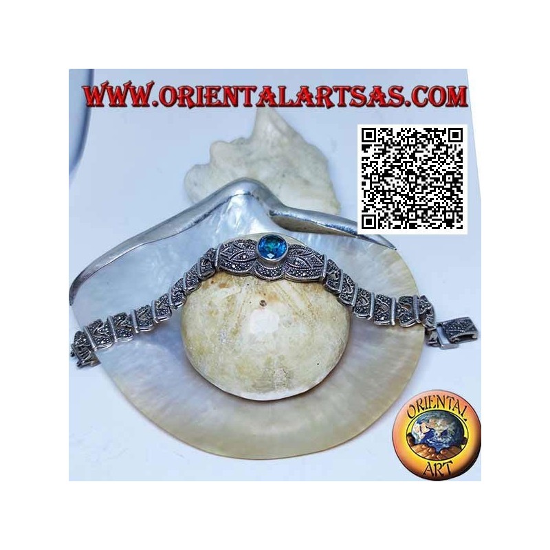 Bracciali in argento a maglie con topazio blu ovale grande sfaccettato centrale tempestato di marcassite