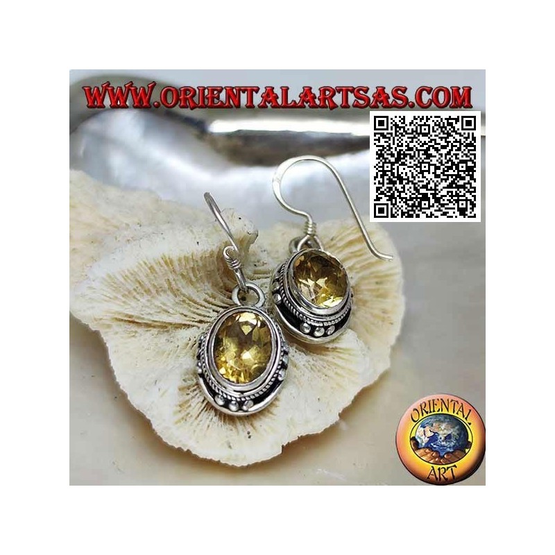 Pendientes de plata con topacio amarillo ovalado natural y trío de bolas en los cuatro puntos cardinales