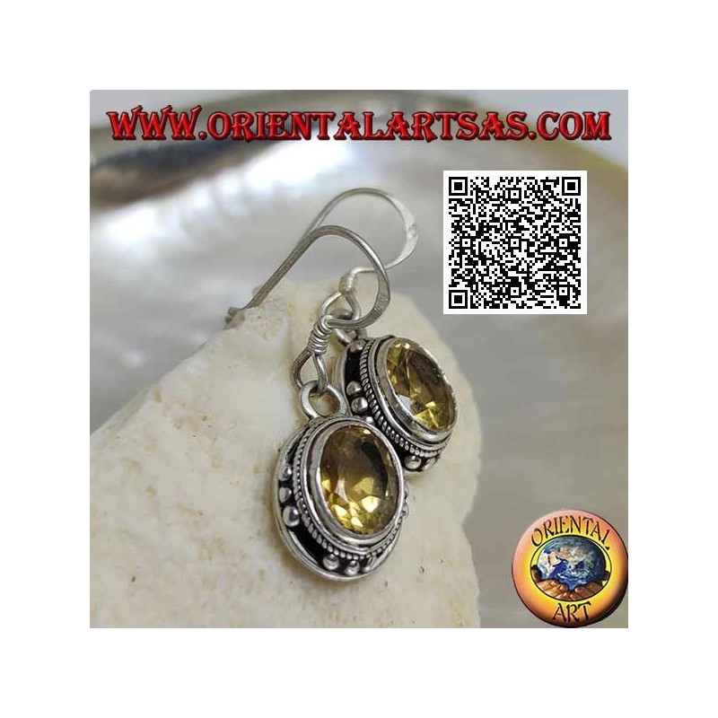 Pendientes de plata con topacio amarillo ovalado natural y trío de bolas en los cuatro puntos cardinales