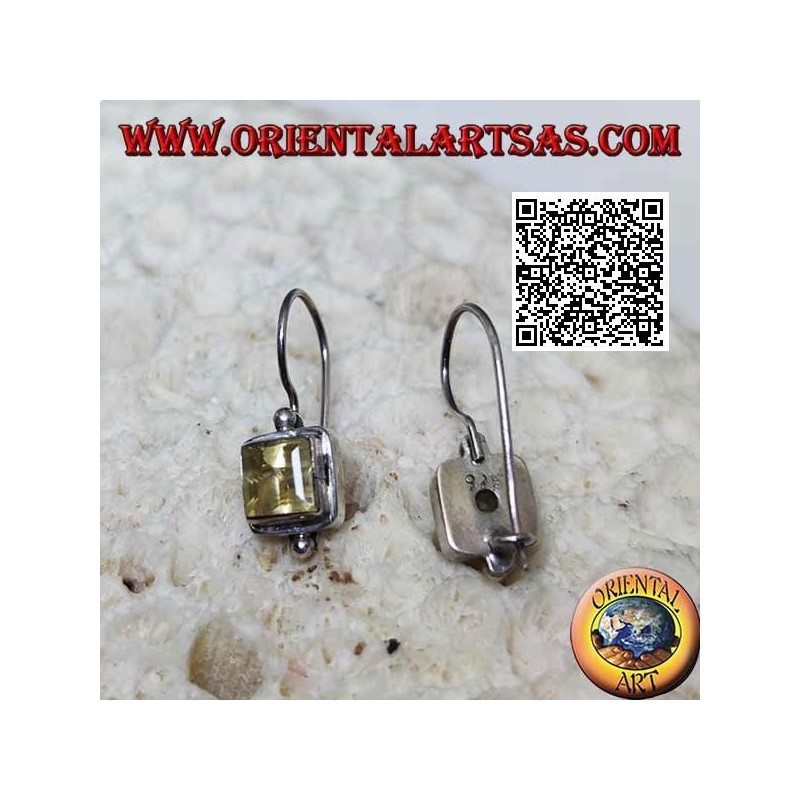Boucles d'oreilles en argent avec topaze jaune naturelle facettée carrée sur monture lisse