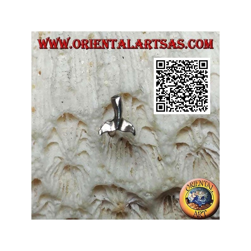 Mini boucle d'oreille en argent, petite queue de baleine lisse