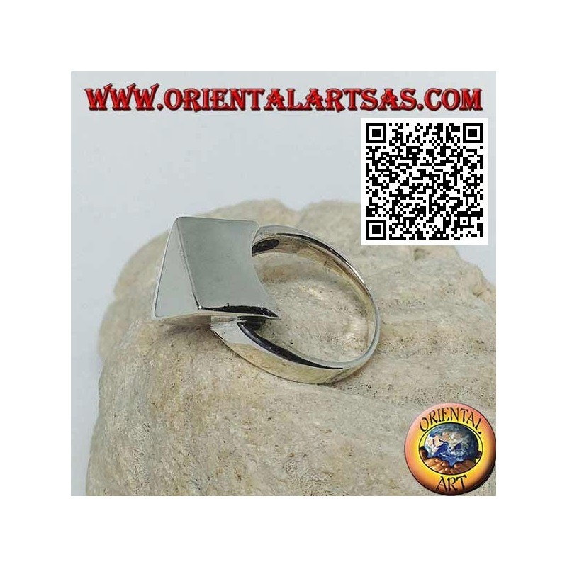 Bague en argent lisse avec prisme de base triangulaire