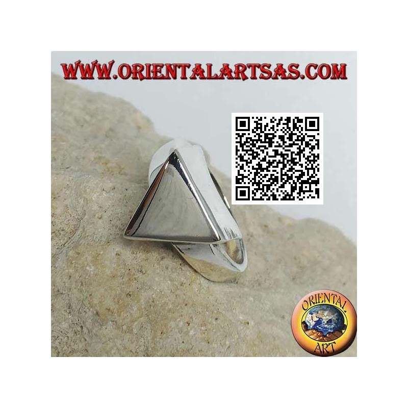 Anello in argento liscio con prisma a base triangolare