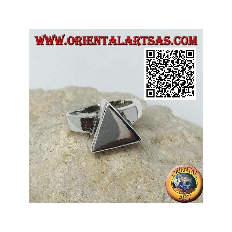 Anillo de plata lisa con prisma de base triangular
