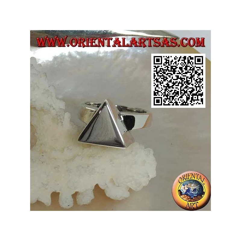 Anello in argento liscio con prisma a base triangolare
