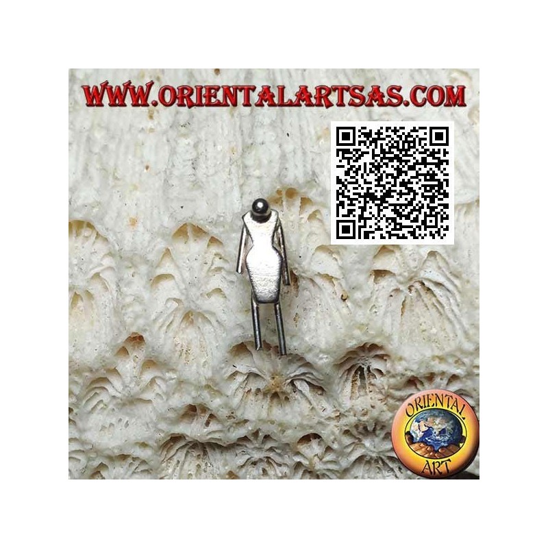 Mini boucle d'oreille en argent, le mannequin