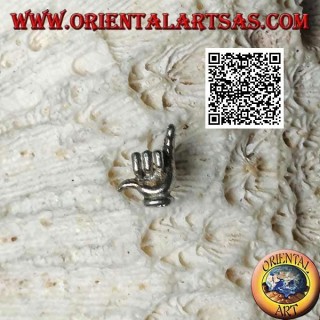 Mini pendiente de plata, el signo del Shaka (saludo de los surfistas)