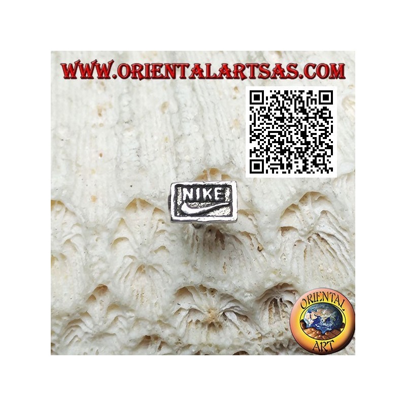 Silberner Mini-Ohrring, sportliches Symbol mit "Nike" -Schriftzug