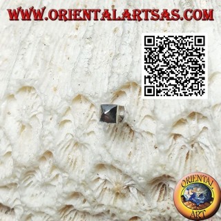 Mini earring / nose dot in silver, the small pyramid