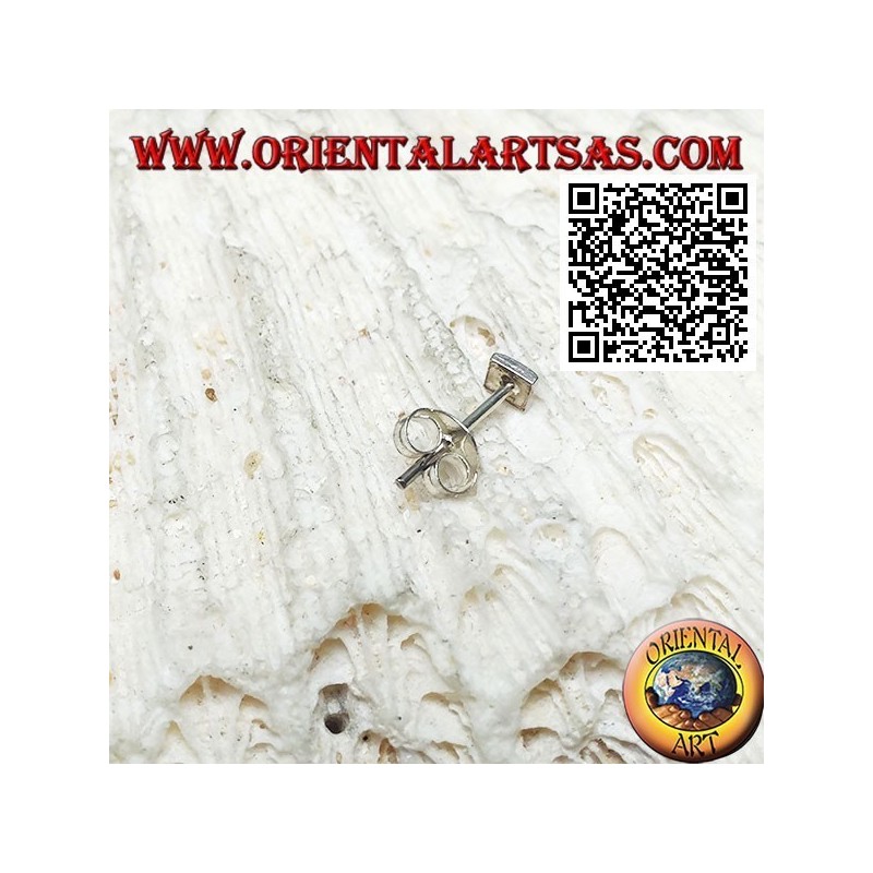 Mini boucle d'oreille / point de nez en argent, la petite pyramide