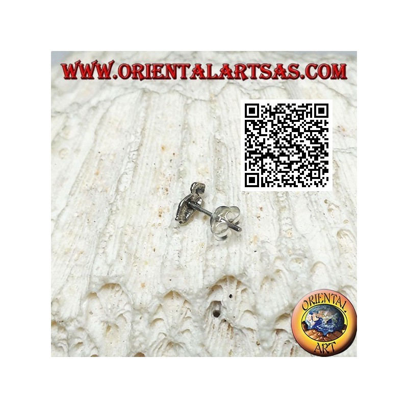 Boucle d'oreille mini en argent, la tortue de profil