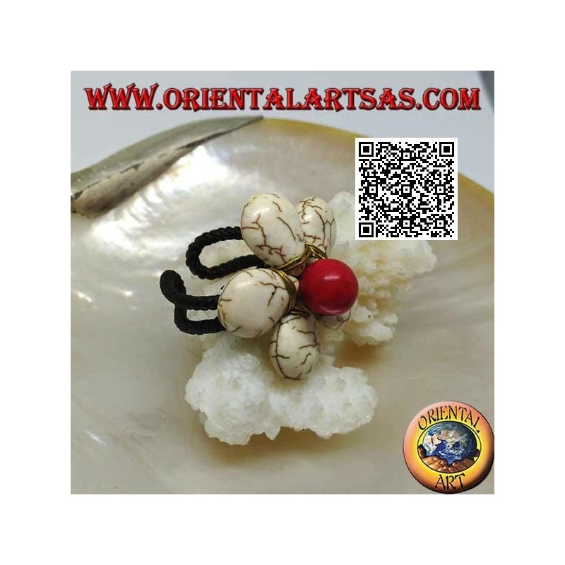 Anello regolabile a fiore in pasta di howlite e centro corallo in ottone dorato rivestito (macramè)