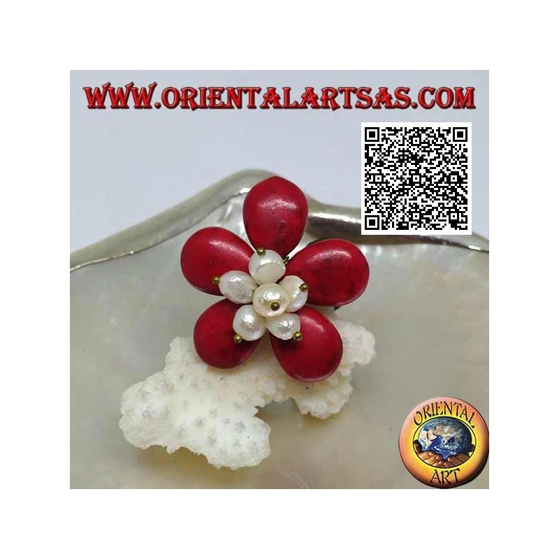 Bague ajustable en forme de fleur en pâte de corail et perles de nacre en laiton doré (macramé)