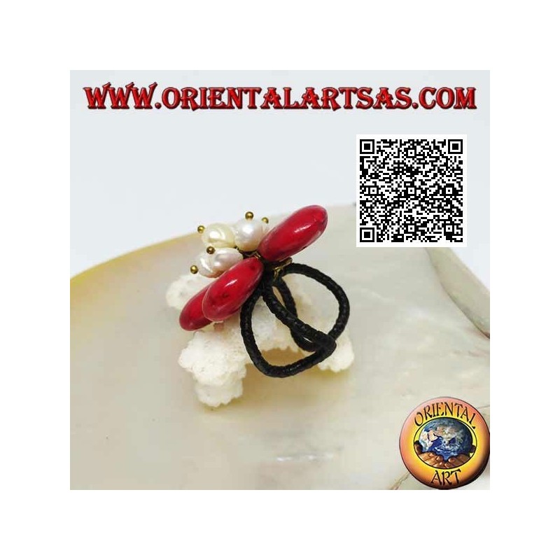 Bague ajustable en forme de fleur en pâte de corail et perles de nacre en laiton doré (macramé)