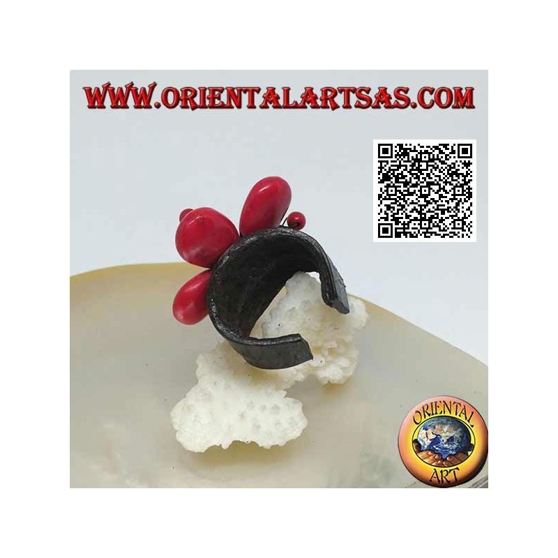 Bague ajustable en cuir fleur avec pistils en pâte de corail et fils en laiton doré