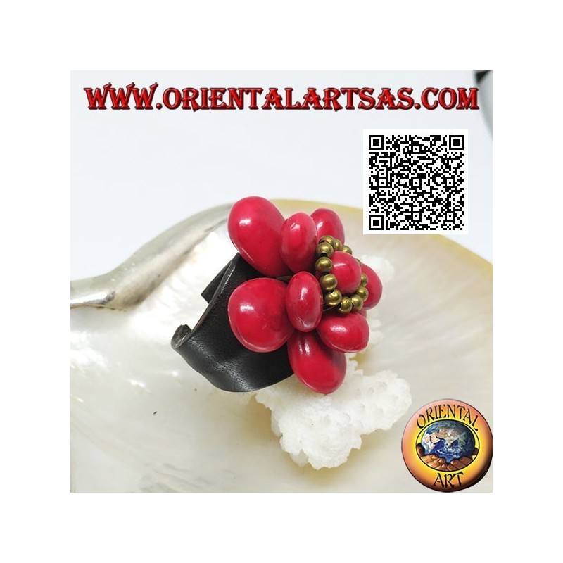 Anneau ajustable en cuir double fleur recouvert de pâte de corail et boules en laiton doré