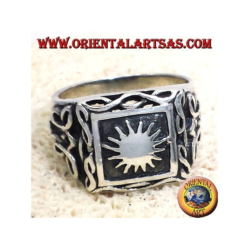 Bague en argent avec le soleil