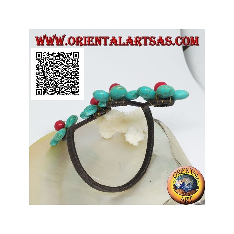 Verstellbares starres Armband mit 4 türkisfarbenen Blüten und Korallenmitte aus vergoldetem Messing (Makramee)