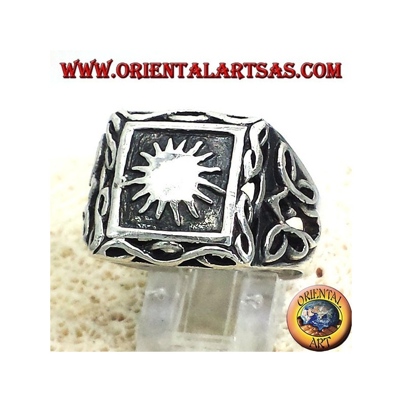 Bague en argent avec le soleil