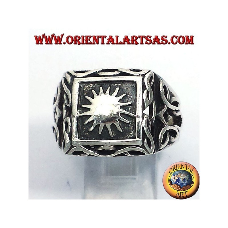 anillo de plata con el sol