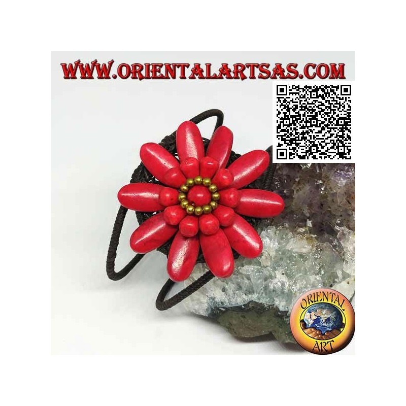 Verstellbares starres Armband mit großem Gänseblümchen in Korallenpaste und goldbeschichteten Messingkugeln (Makramee)