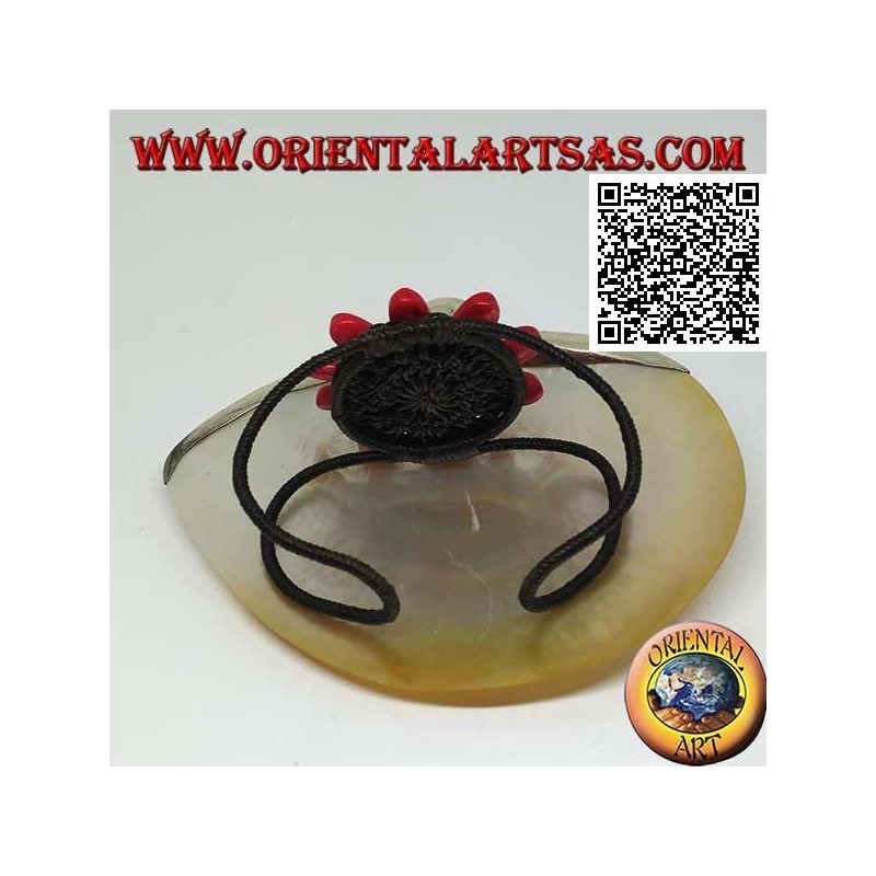 Bracciale rigido regolabile con margherita grande in pasta di corallo e palline in ottone dorato rivestito (macramè)