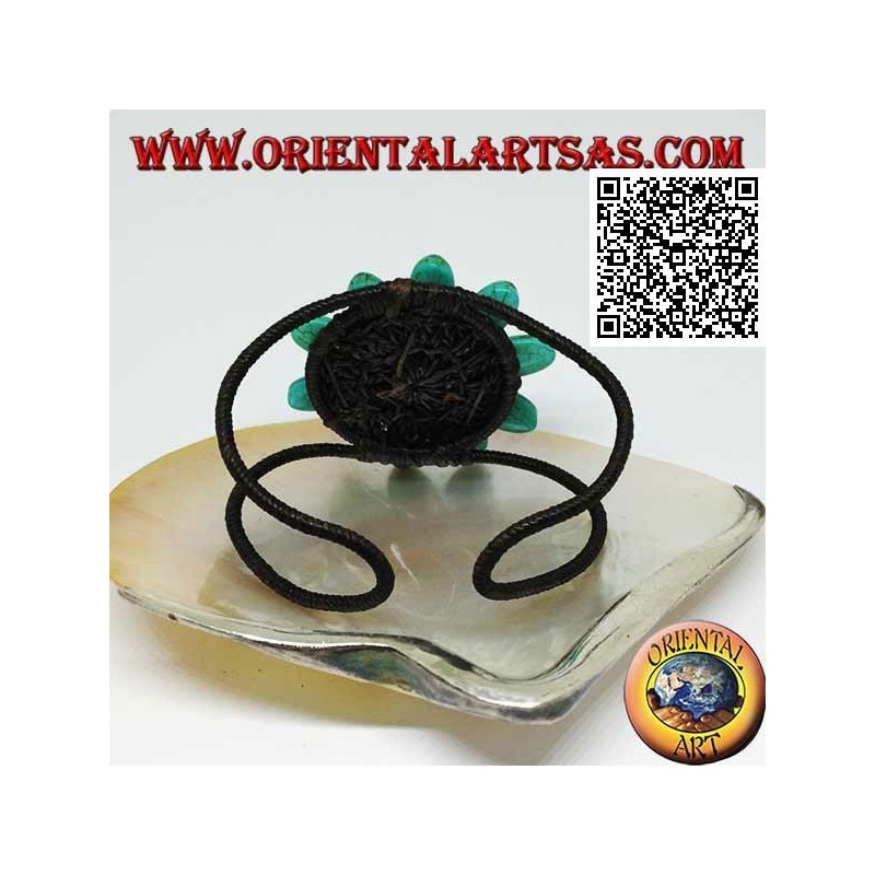 Pulsera rígida ajustable con gran margarita en pasta turquesa y bolas de latón bañadas en oro (macramé)