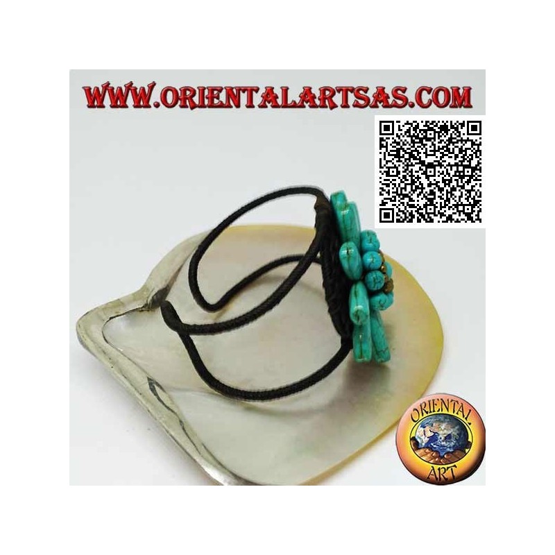 Verstellbares starres Armband mit großem Gänseblümchen in türkisfarbener Paste und vergoldeten Messingkugeln (Makramee)