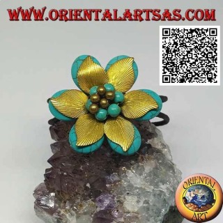 Verstellbares starres Blumenarmband aus türkisfarbener Paste und Blätter aus vergoldetem Messing (Makramee)