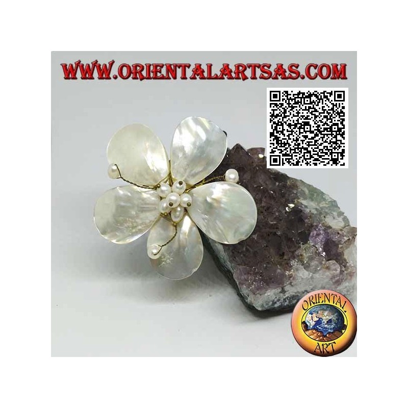 Bracelet jonc ajustable forme fleur en nacre avec pistils en laiton plaqué or (macramé)