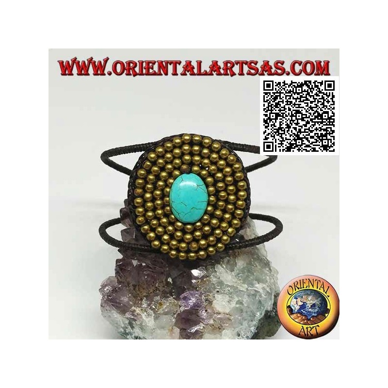 Pulsera rígida ajustable con pasta ovalada turquesa rodeada de bolas en latón dorado (macramé)