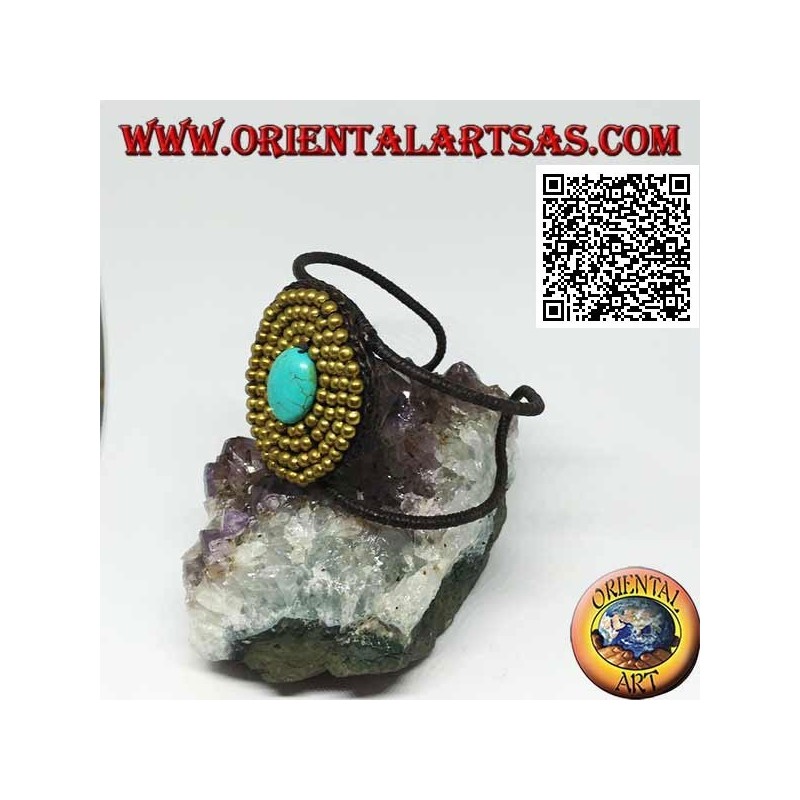 Bracelet rigide ajustable avec pâte turquoise ovale entourée de boules en laiton plaqué or (macramé)