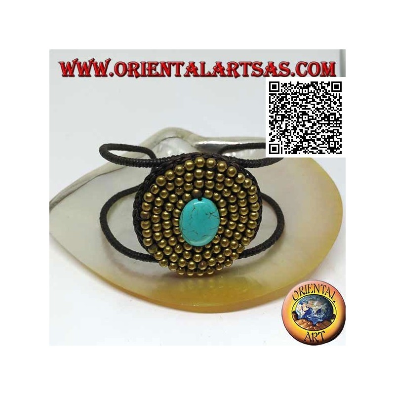 Verstellbares starres Armband mit ovaler Türkispaste, umgeben von Kugeln aus vergoldetem Messing (Makramee)