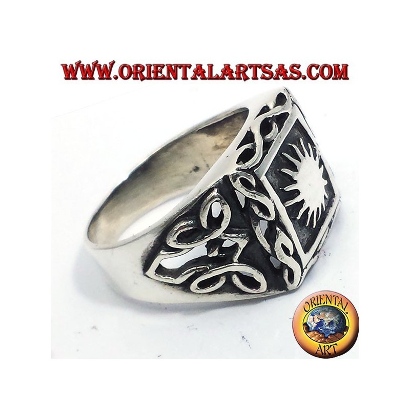 anillo de plata con el sol