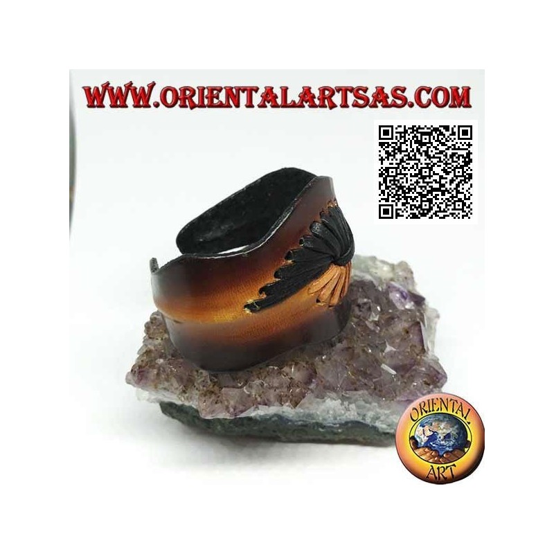 Verstellbares starres Armband mit zweifarbig geprägtem Leder