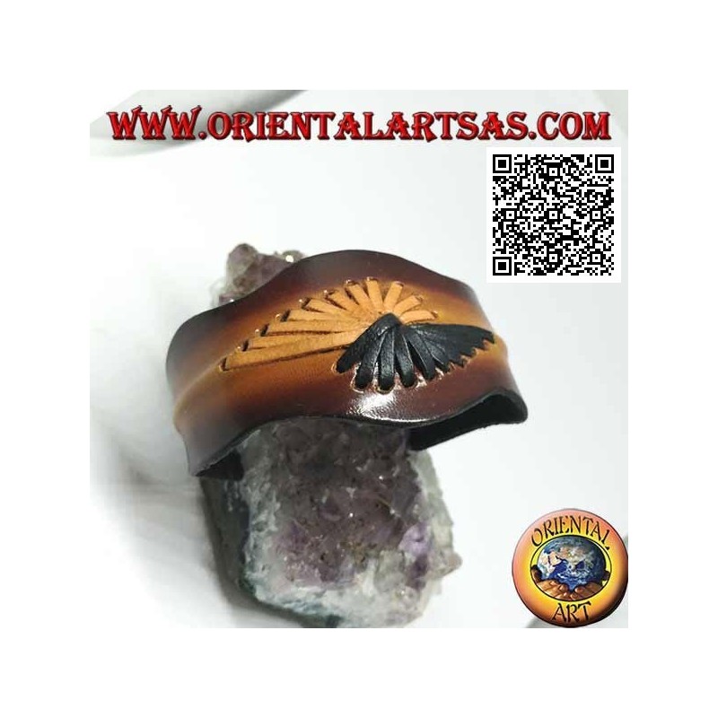 Verstellbares starres Armband mit zweifarbig geprägtem Leder