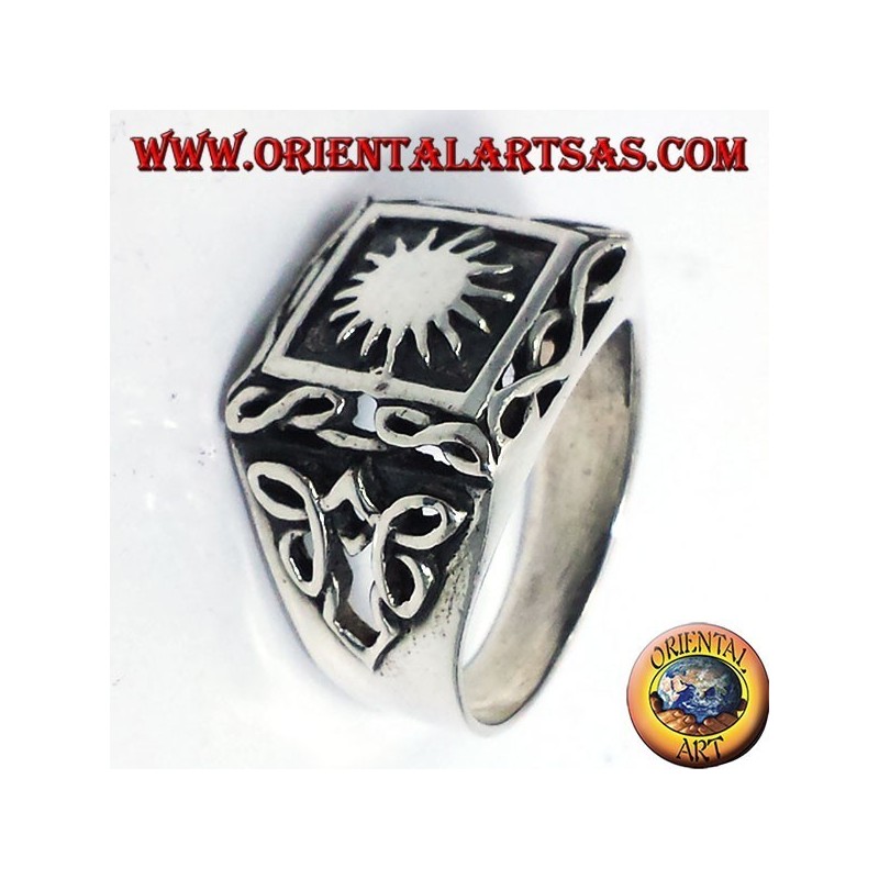 anillo de plata con el sol