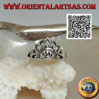 Silberring der Lotusblume mit halber Sonne in der Mitte (Symbol für Reinheit und Wiedergeburt)