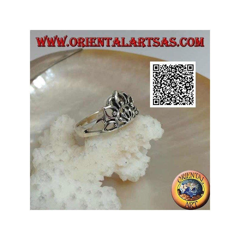 Anillo de plata flor de loto con medio sol en el centro (símbolo de pureza y renacimiento)