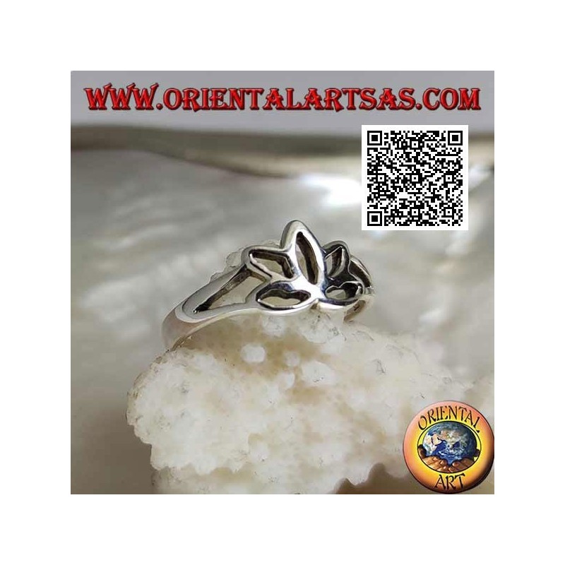 Anillo de plata lisa, la flor de loto pequeña y calada (símbolo de pureza)
