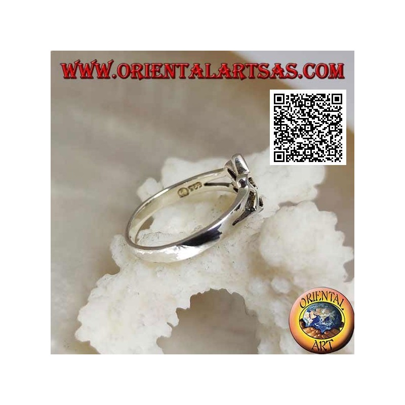 Anillo de plata lisa, la flor de loto pequeña y calada (símbolo de pureza)