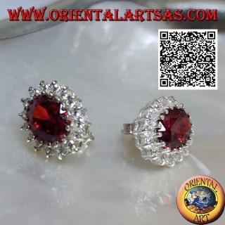 Boucles d'oreilles lobe en argent avec grenat ovale facetté entouré de zircons blancs