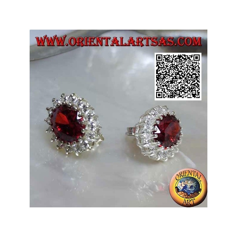 Boucles d'oreilles lobe en argent avec grenat ovale facetté entouré de zircons blancs