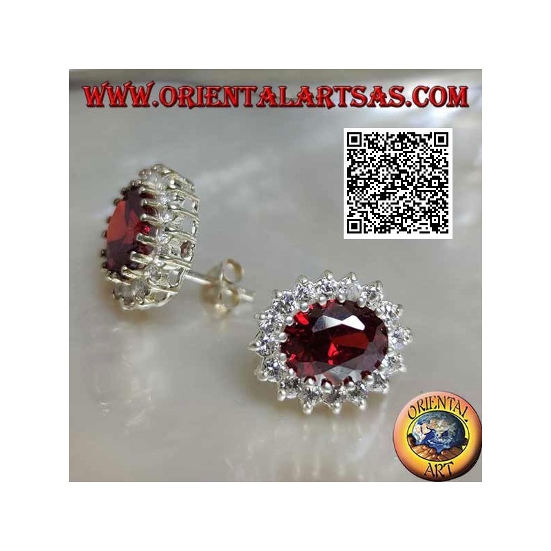 Boucles d'oreilles lobe en argent avec grenat ovale facetté entouré de zircons blancs