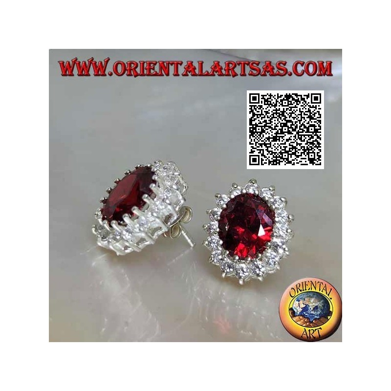 Boucles d'oreilles lobe en argent avec grenat ovale facetté entouré de zircons blancs